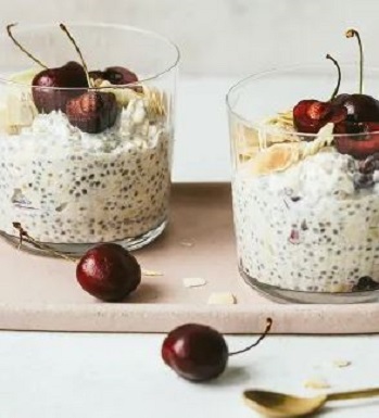 Cherry Bakewell Overnight Oats.JPG