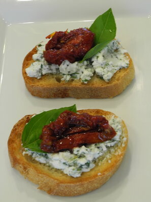 Sundried Tomato Crostini With Herby Cream Cheese.jpg